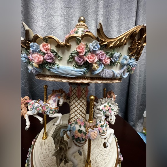 Very Vintage 4 horse Carrousel Limited edition - Picture 4 of 9